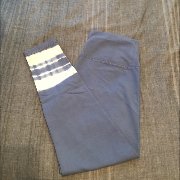 Matching Sports Bra & Leggings Set - Picture 4 of 5